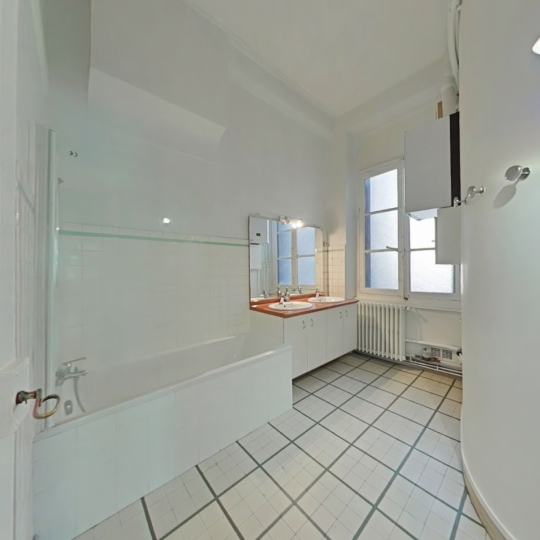  Annonces LATOURDESALVAGNY : Appartement | LYON (69002) | 120 m2 | 1 800 € 