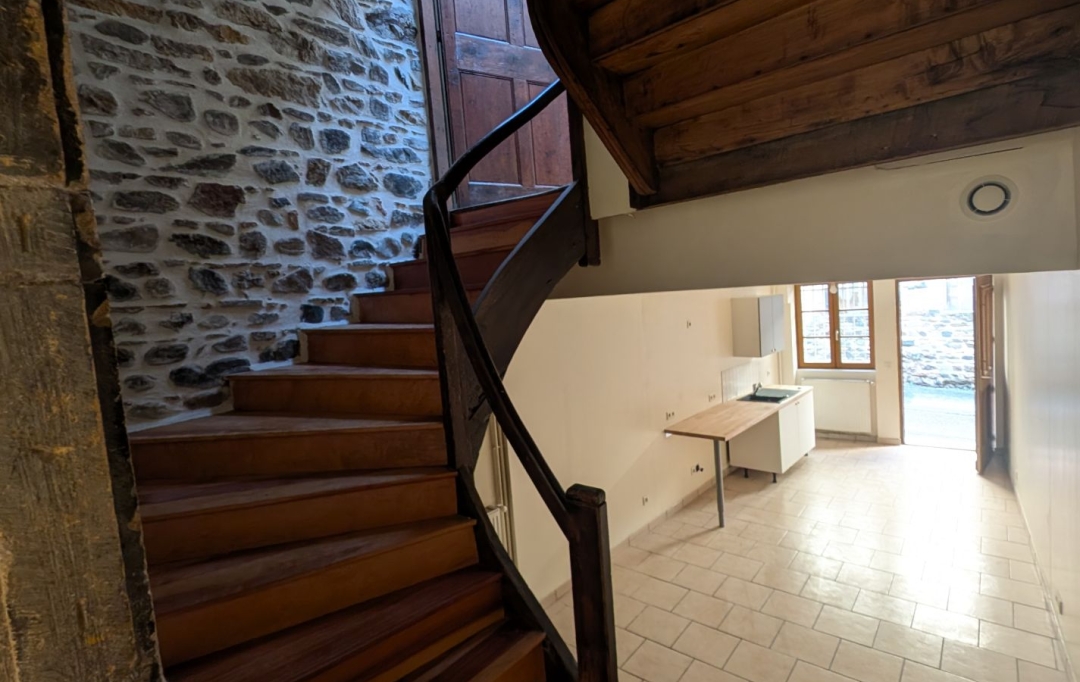 Annonces LATOURDESALVAGNY : Appartement | SAIN-BEL (69210) | 74 m2 | 615 € 